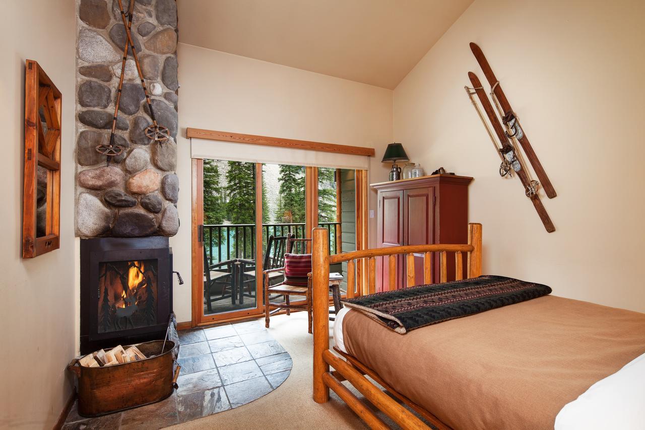 Moraine Lake Lodge Lake Louise Exteriör bild